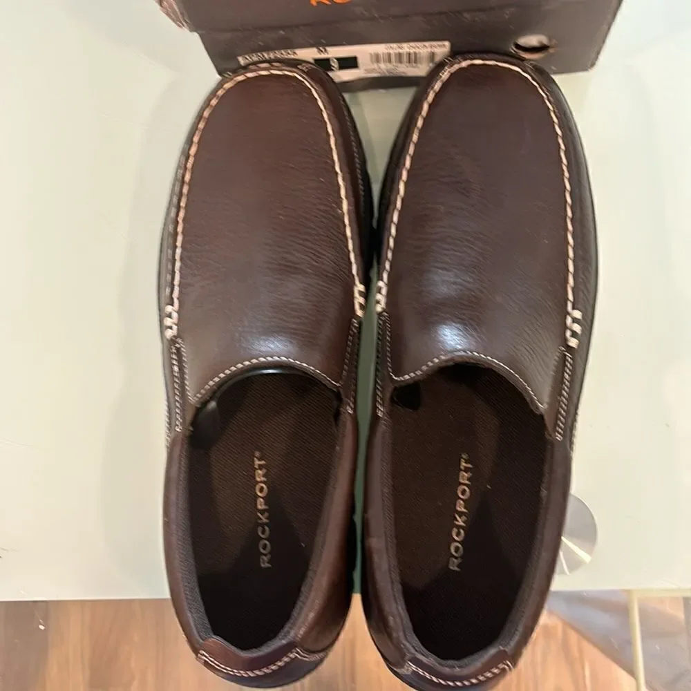 Rockport new loafers chocolate brown 9 scratches on top of right shoe see pictur
